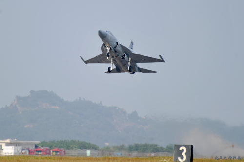 �ͻ�˹̹װ��������ս����