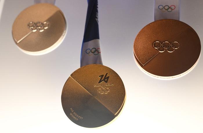 2026米兰冬奥会和冬残奥会奖牌发布