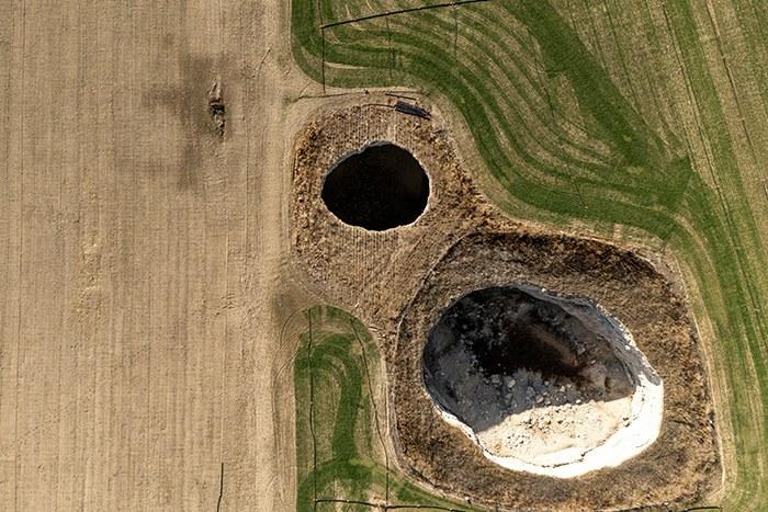 土耳其农业区现数百个地面塌陷坑