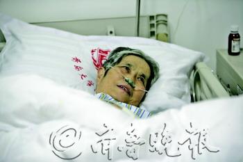 青岛72岁被炸伤老人:没想到习主席会来看我(图)