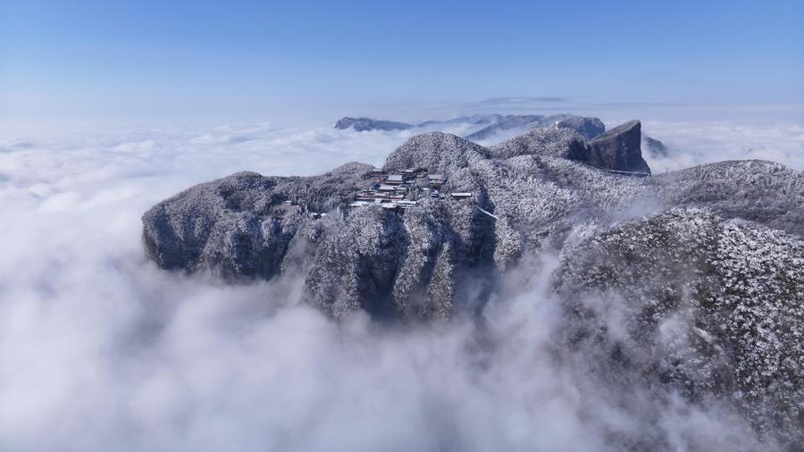 张家界天门山现冬日限定奇观