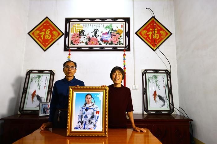 探访航天员陈中瑞老家：激动交织着忙碌