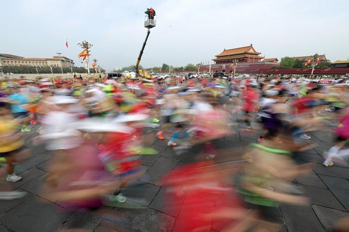 2026年北京半程马拉松赛鸣枪开跑